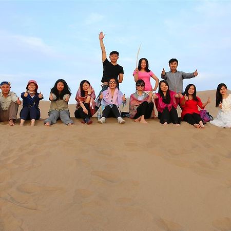 Happy Station Hostel Dunhuang Exterior foto