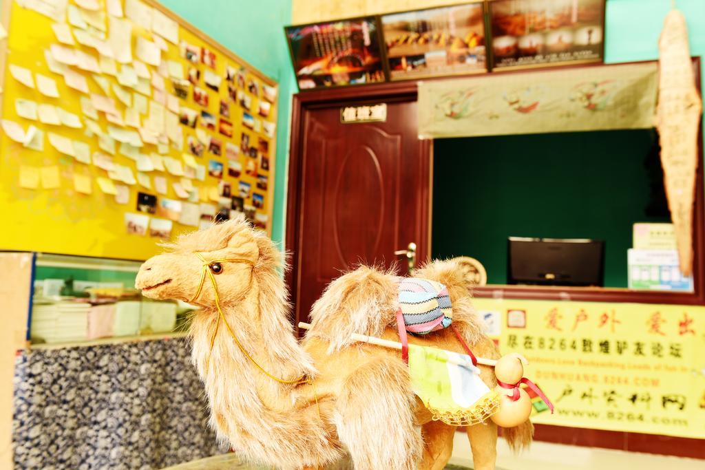 Happy Station Hostel Dunhuang Exterior foto