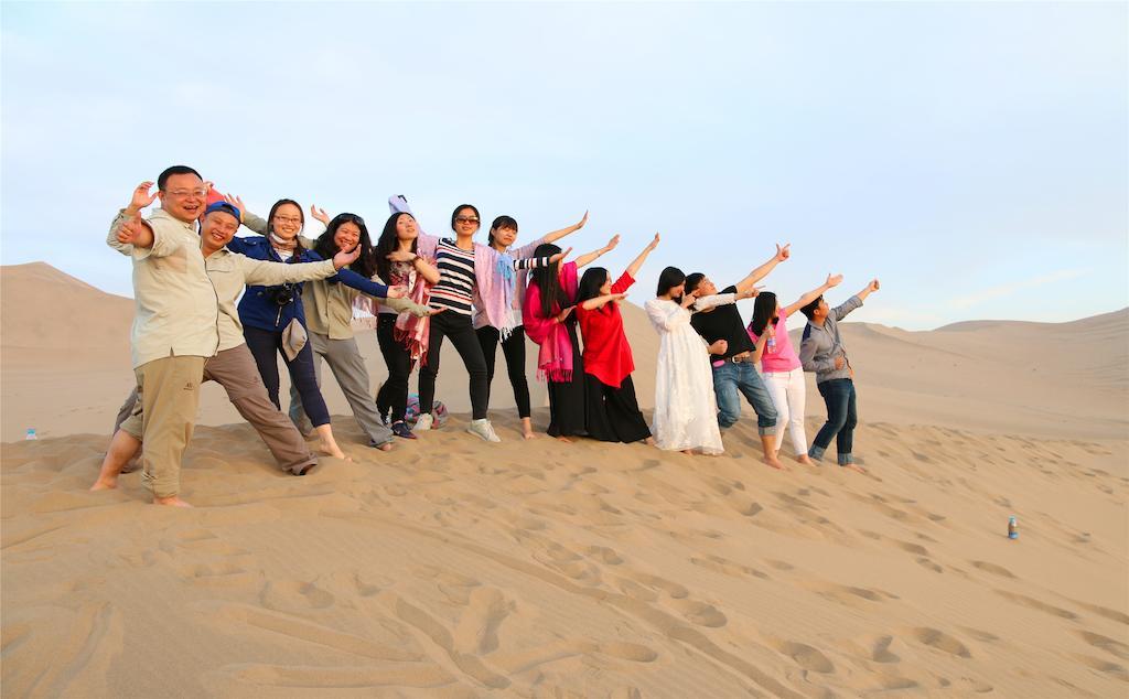 Happy Station Hostel Dunhuang Exterior foto